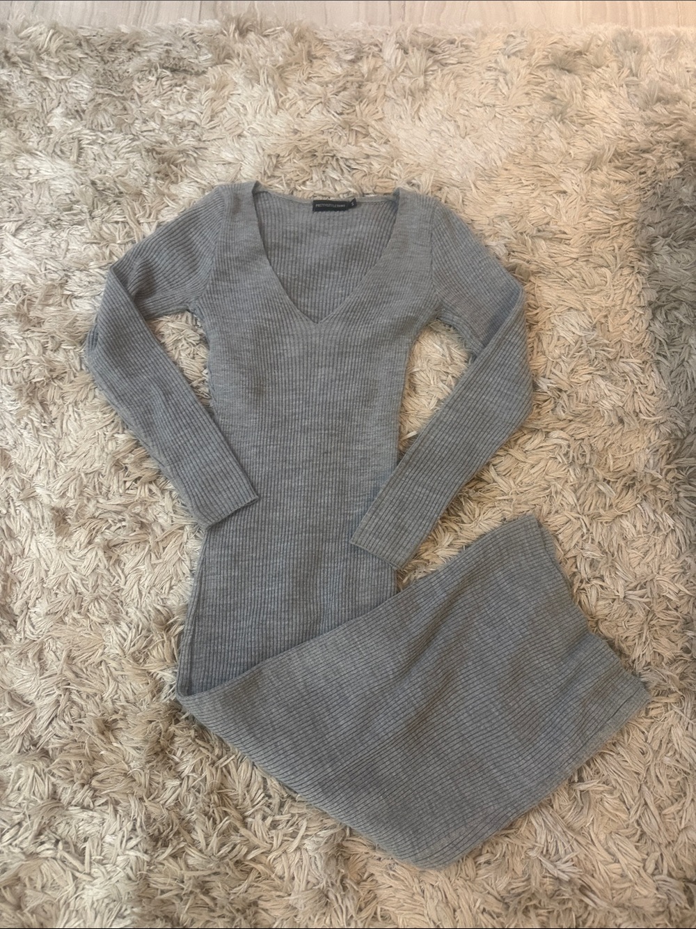 PrettyLittleThing Gray Ribbed V-Neck Maxi Dress - Picture 3 of 4